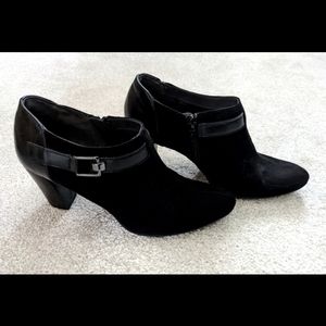 Aerosoles "Heel Rest" black booties